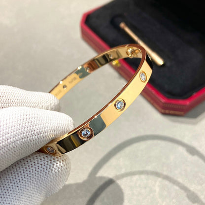 [AW]CLASSIC 6.1MM LOVE BANGLE - 10-DIAMOND