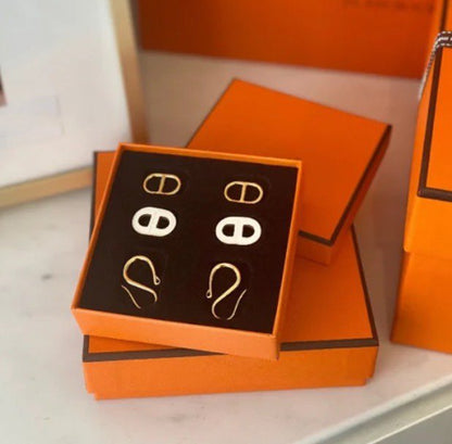 [AW]HM O'MAILLON GOLD EARRINGS