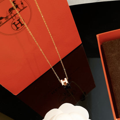 [AW]H WHITE SQUARE GOLD NECKLACE