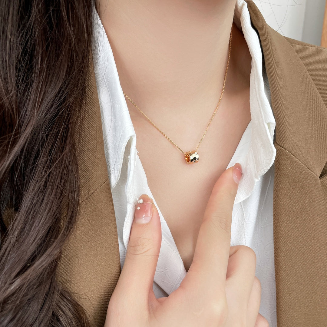 [AW]BEE MINI PEDANT DIAMOND NECKLACE
