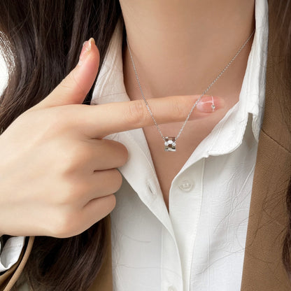 [AW]BEE MINI PEDANT DIAMOND NECKLACE