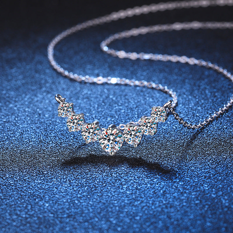 [AW]MINIMALIST CURVED SMILE MOISSANITE NECKLACE