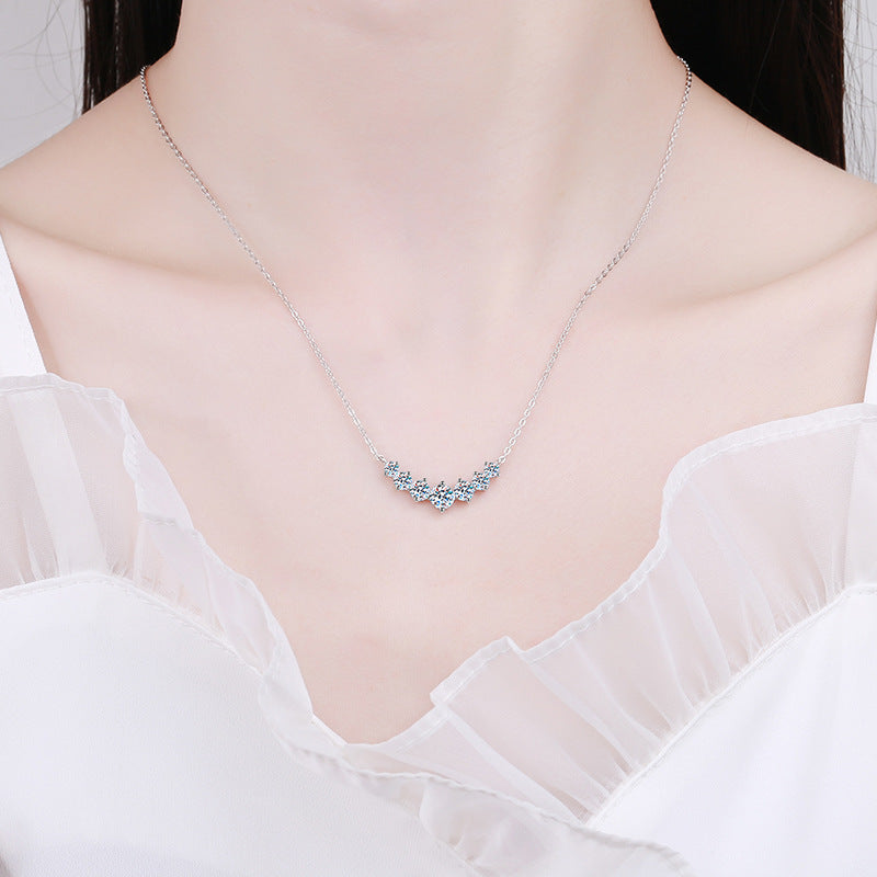 [AW]MINIMALIST CURVED SMILE MOISSANITE NECKLACE