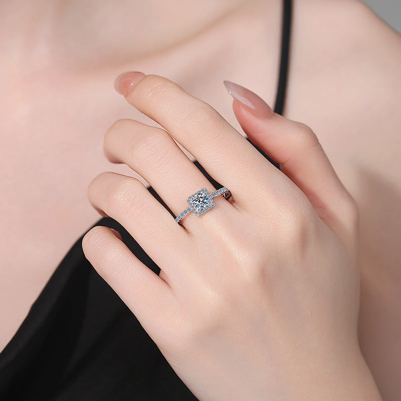 [AW]DAINTY SUGAR-CUBE MOISSANITE RING