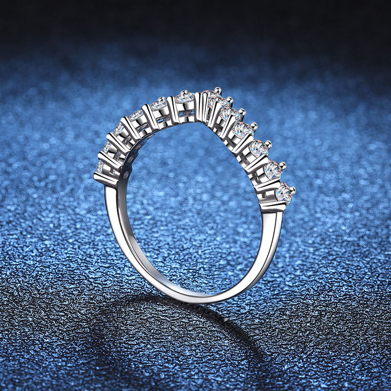 [AW]ELEGANT V-SHAPED CHEVRON MOISSANITE RING