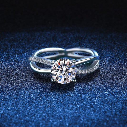[AW]ELEGANT 4-PRONG CROSSOVER MOISSANITE ENGAGEMENT RING