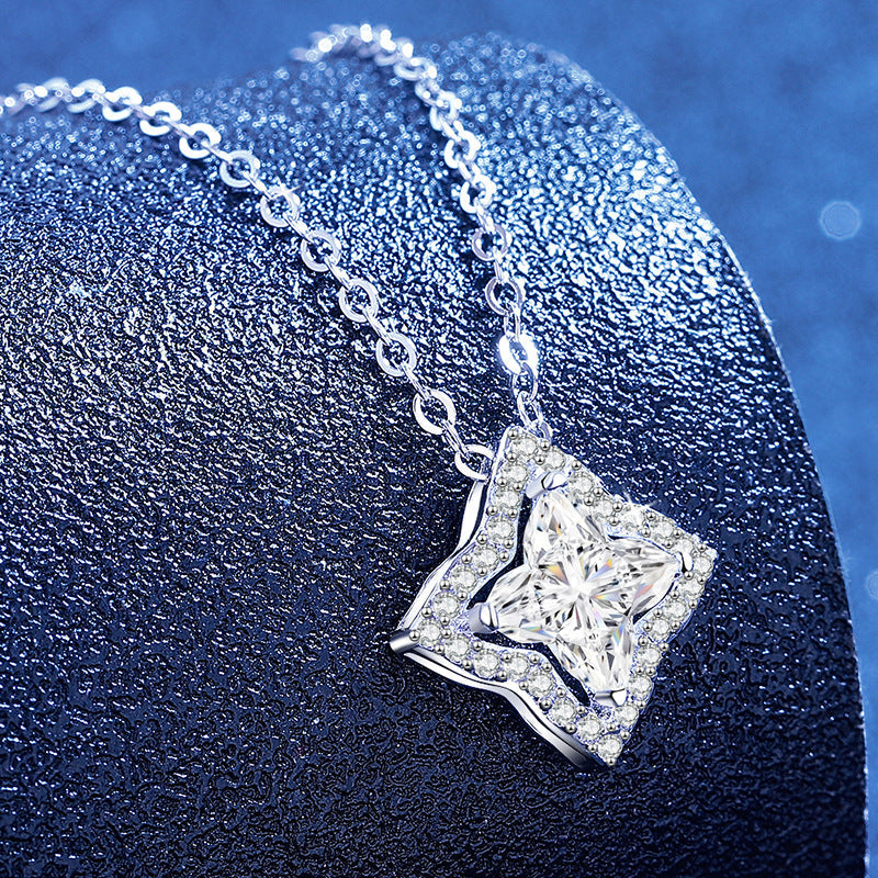 [AW]STAR-CLOVER MOISSANITE NECKLACE