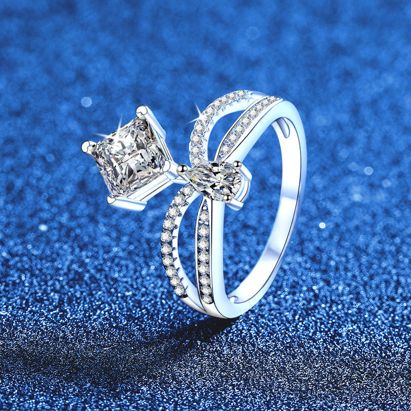 [AW]ELEGANT DOUBLE-TWISTED MOISSANITE RING