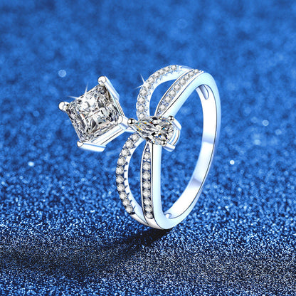 [AW]ELEGANT DOUBLE-TWISTED MOISSANITE RING