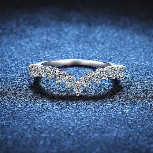 [AW]ELEGANT V-SHAPED CHEVRON MOISSANITE RING