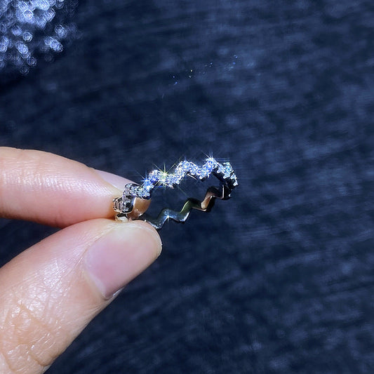 [AW]CHIC WAVY MOISSANITE ETERNITY RING