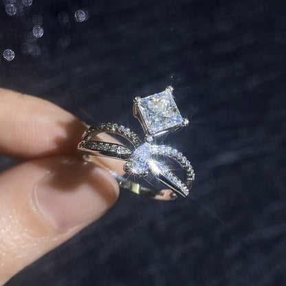 [AW]ELEGANT DOUBLE-TWISTED MOISSANITE RING