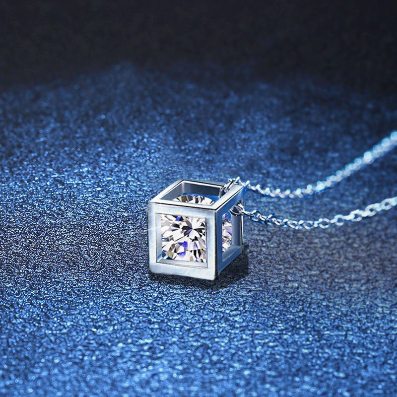 [AW]GEOMETRIC SUGAR-CUBE MOISSANITE NECKLACE