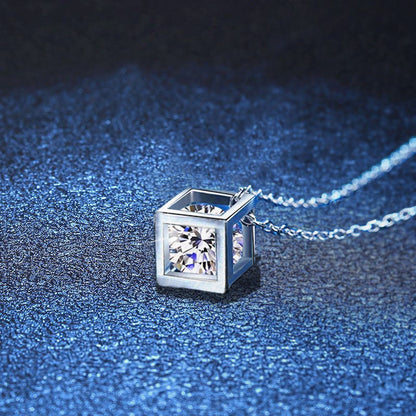 [AW]GEOMETRIC SUGAR-CUBE MOISSANITE NECKLACE
