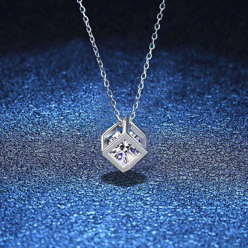[AW]GEOMETRIC SUGAR-CUBE MOISSANITE NECKLACE