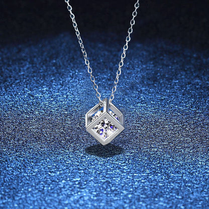 [AW]GEOMETRIC SUGAR-CUBE MOISSANITE NECKLACE