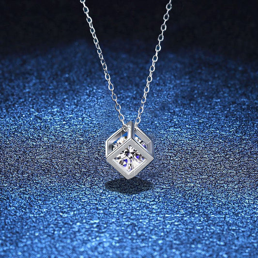 [AW]GEOMETRIC SUGAR-CUBE MOISSANITE NECKLACE