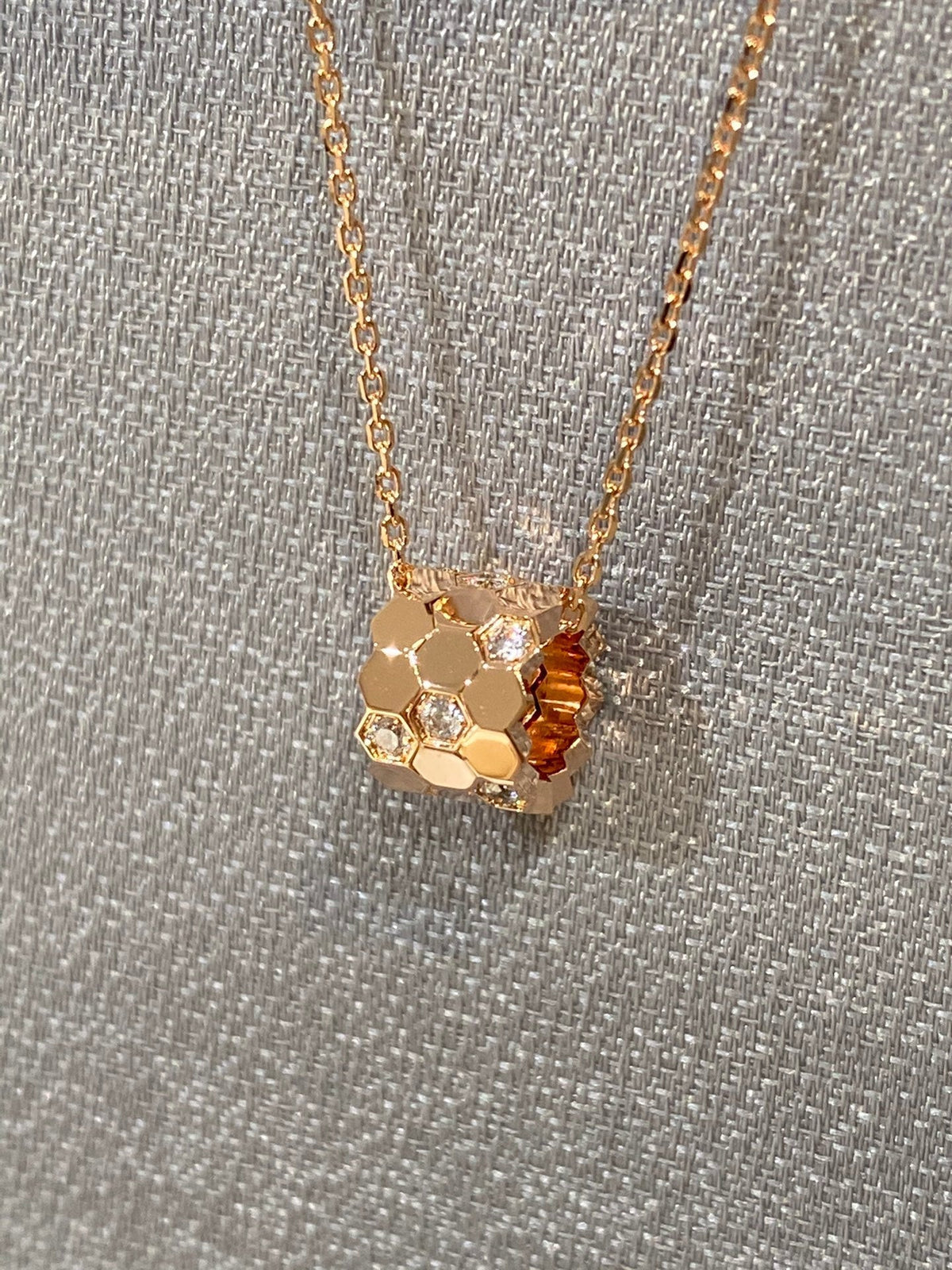 [AW]BEE LOVE DIAMOND NECKLACE