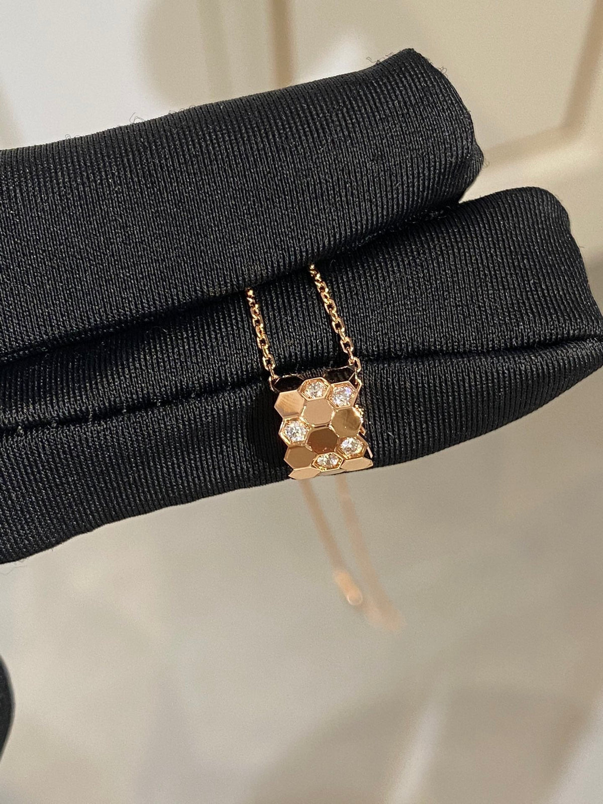[AW]BEE LOVE DIAMOND NECKLACE