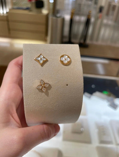 [AW]STAR BLOSSOM STUD EARRINGS ROSE GOLD DIAMONDS