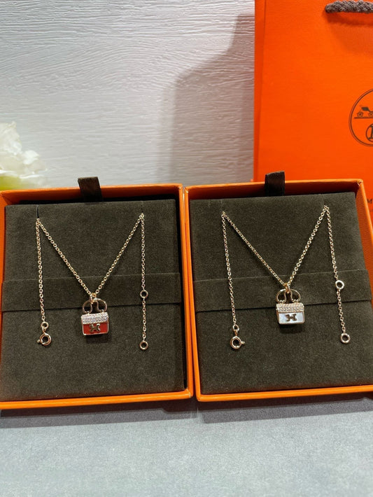 [AW]H CIRCE MOISSANITE PENDANT NECKLACE GOLD