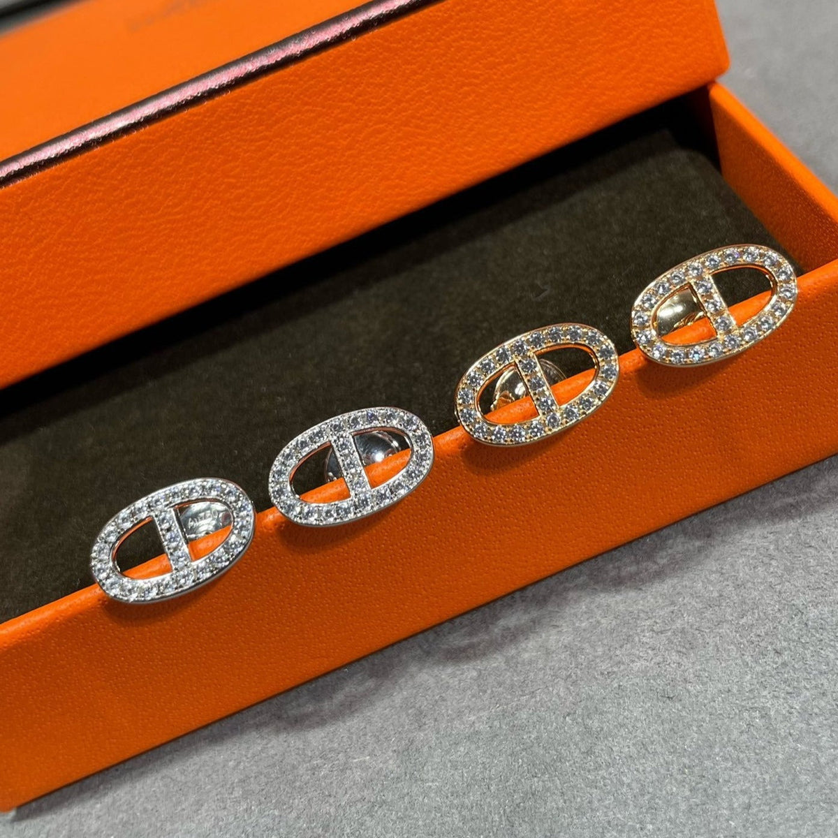 [AW]HM FULL DIAMOND PIG NOSE STUD EARRINGS
