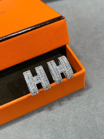 [AW]H STUD EARRINGS WITH SILVER DIAMONDS