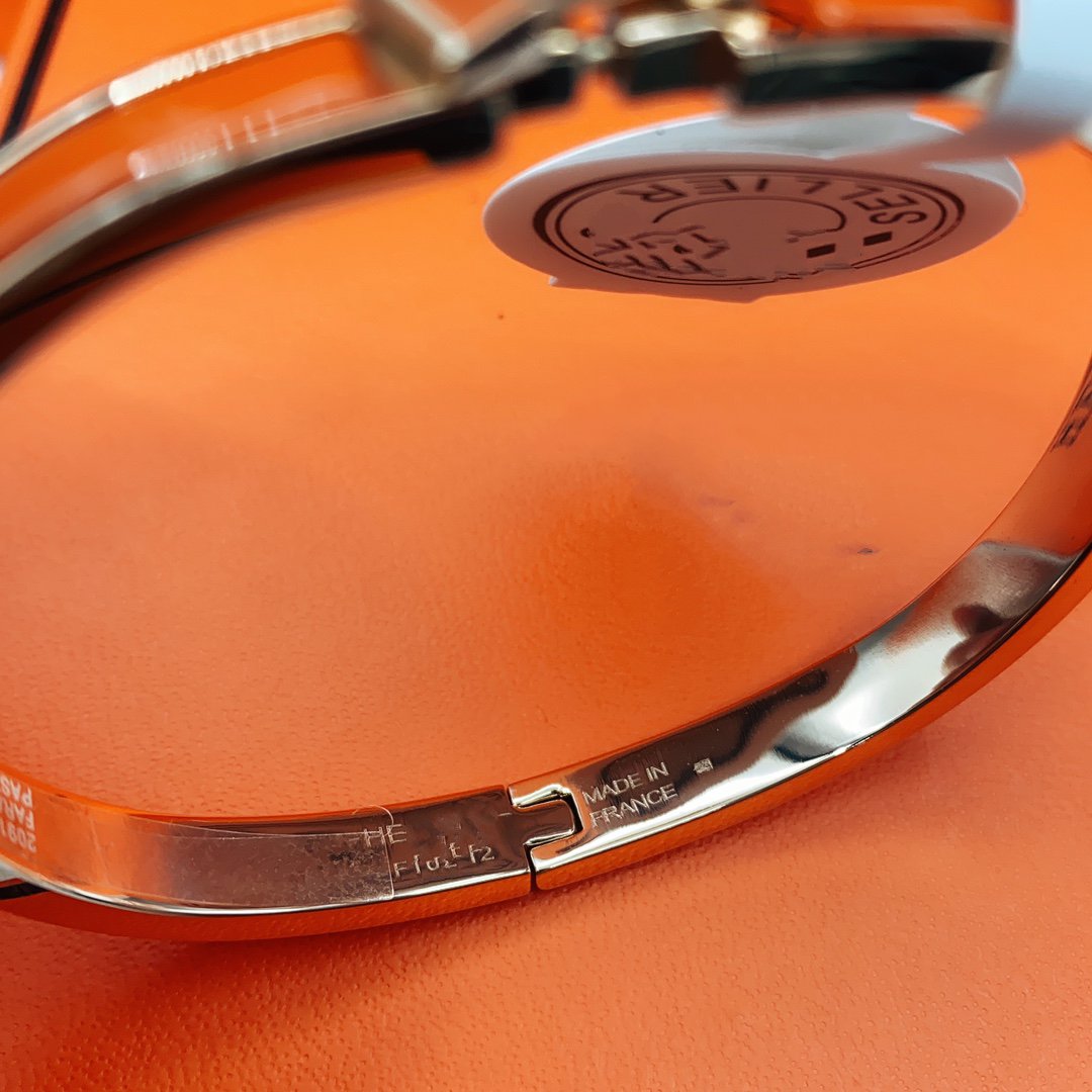 [AW]CLASSIC HM CLIC RED 8MM ENAMEL BRACELET