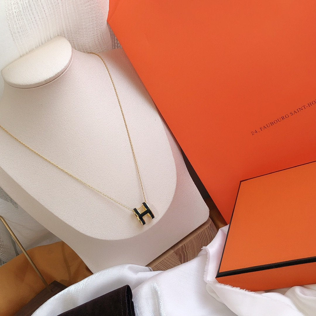 [AW]HM CLIC BLACK ENAMEL GOLD NECKLACE