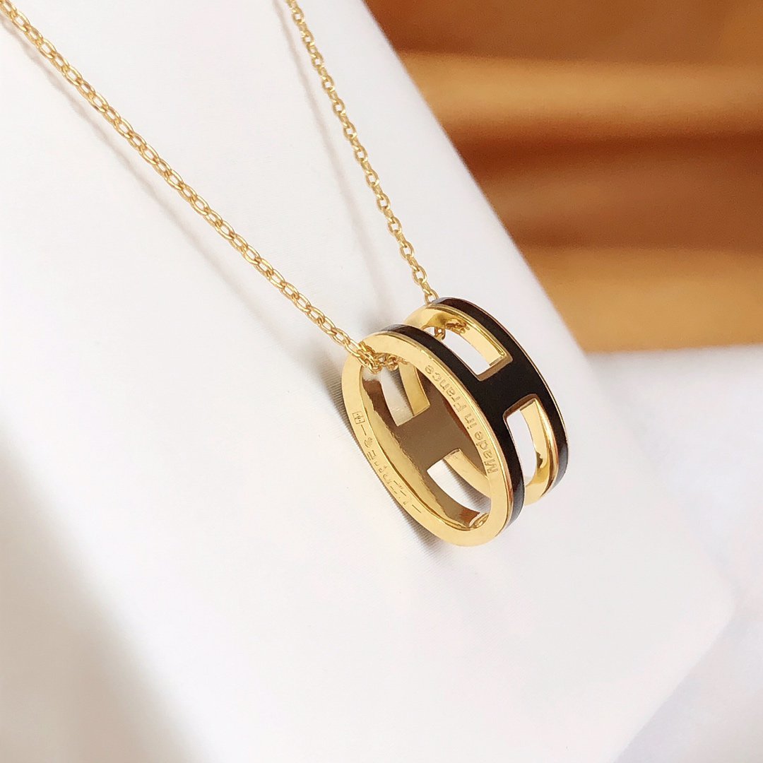 [AW]HM CLIC BLACK ENAMEL GOLD NECKLACE