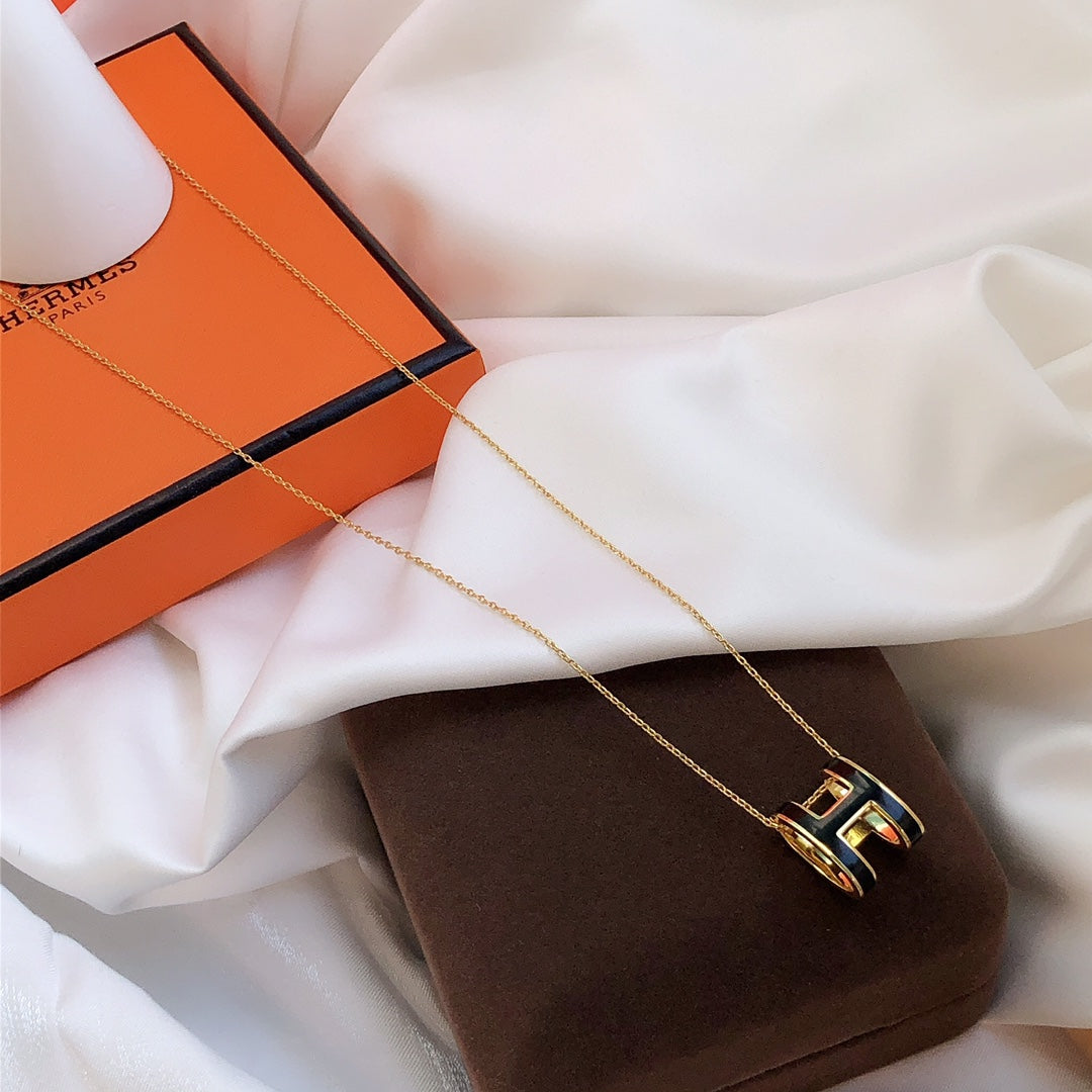 [AW]HM CLIC BLACK ENAMEL GOLD NECKLACE