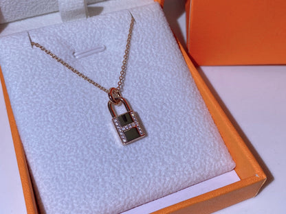 [AW]HM ADVANCED NICHE LOCK HEAD NECKLACE DIAMONDS