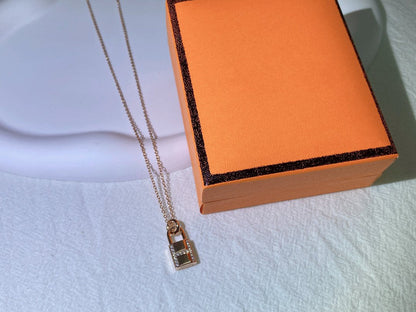 [AW]HM ADVANCED NICHE LOCK HEAD NECKLACE DIAMONDS