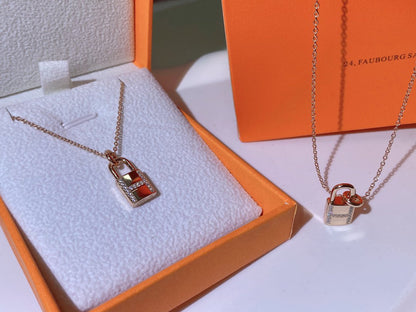 [AW]HM ADVANCED NICHE LOCK HEAD NECKLACE DIAMONDS