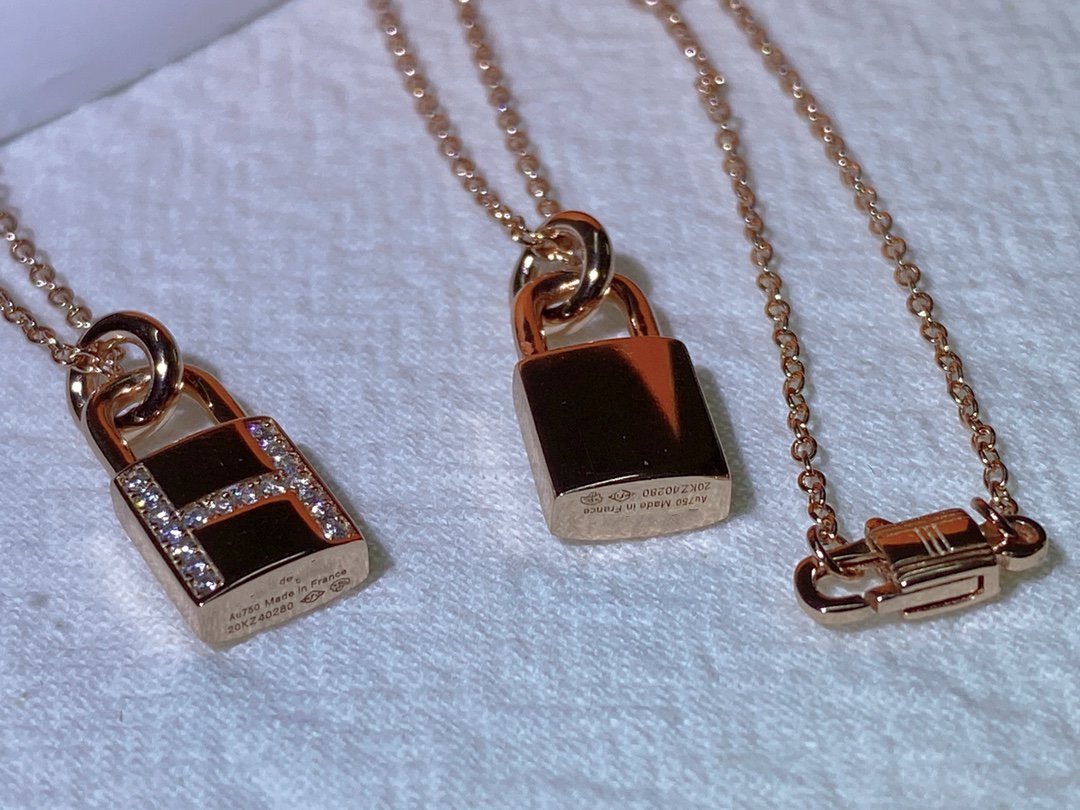 [AW]HM ADVANCED NICHE LOCK HEAD NECKLACE DIAMONDS