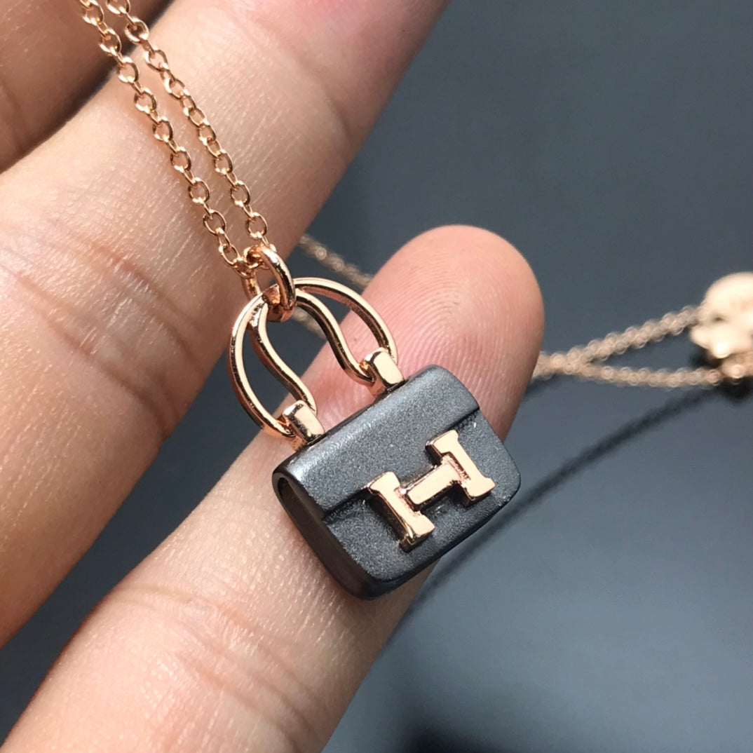 [AW]WOMEN'S HM AMULETTES CONSTANCE PENDANT NECKLACE