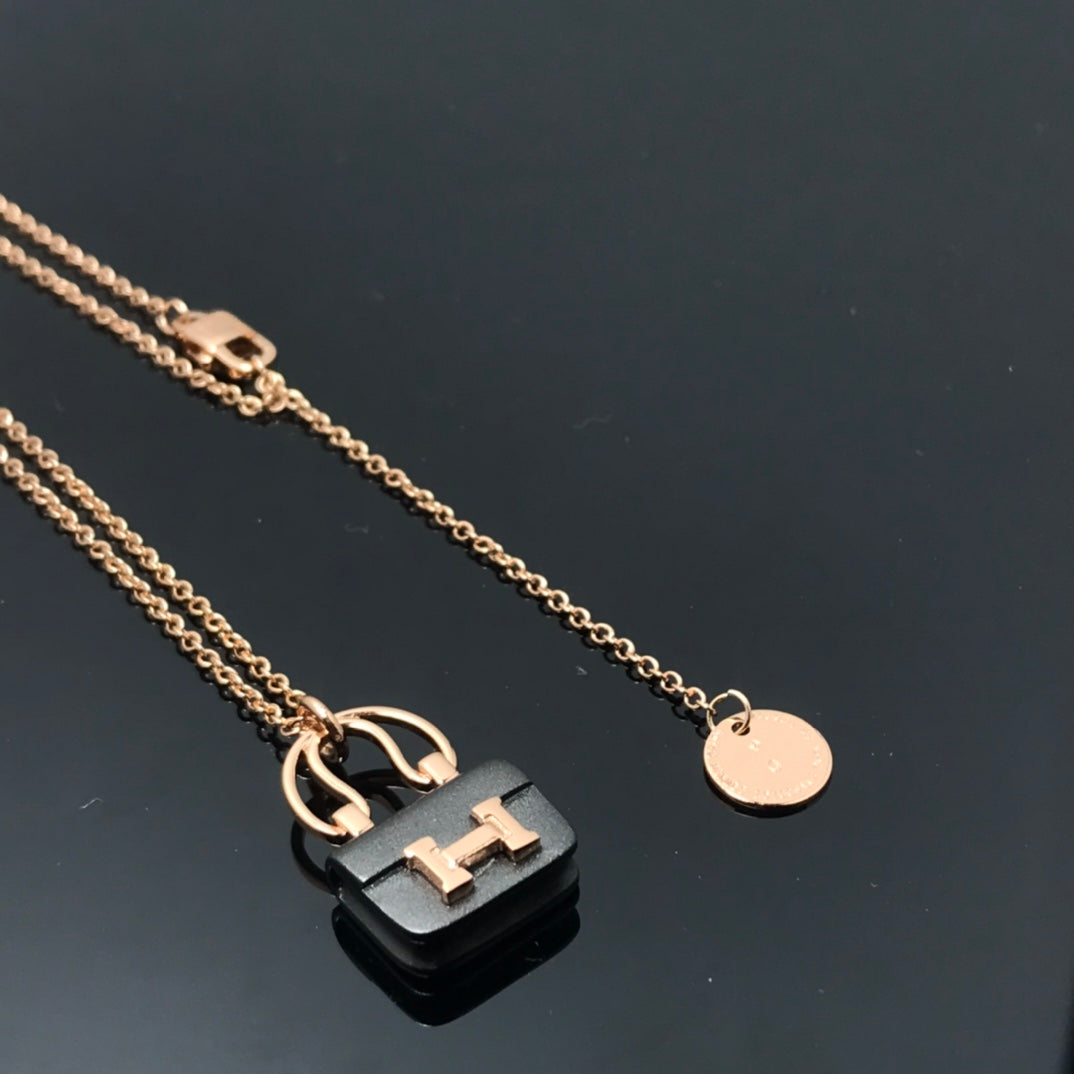 [AW]WOMEN'S HM AMULETTES CONSTANCE PENDANT NECKLACE