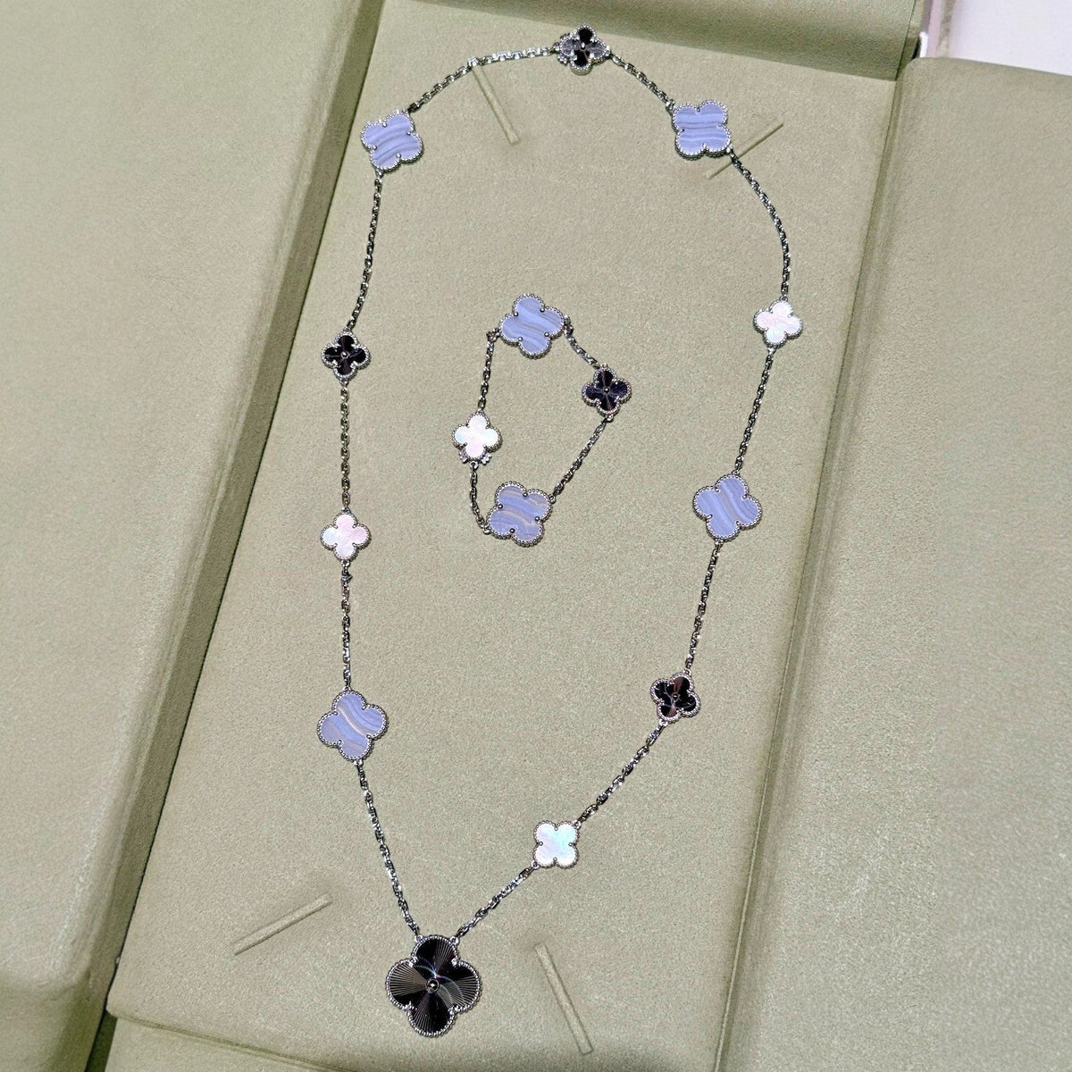 [AW]DETACHABLE 15-MOTIF CLOVER STATEMENT SET - PURPLE CHALCEDONY & LASER