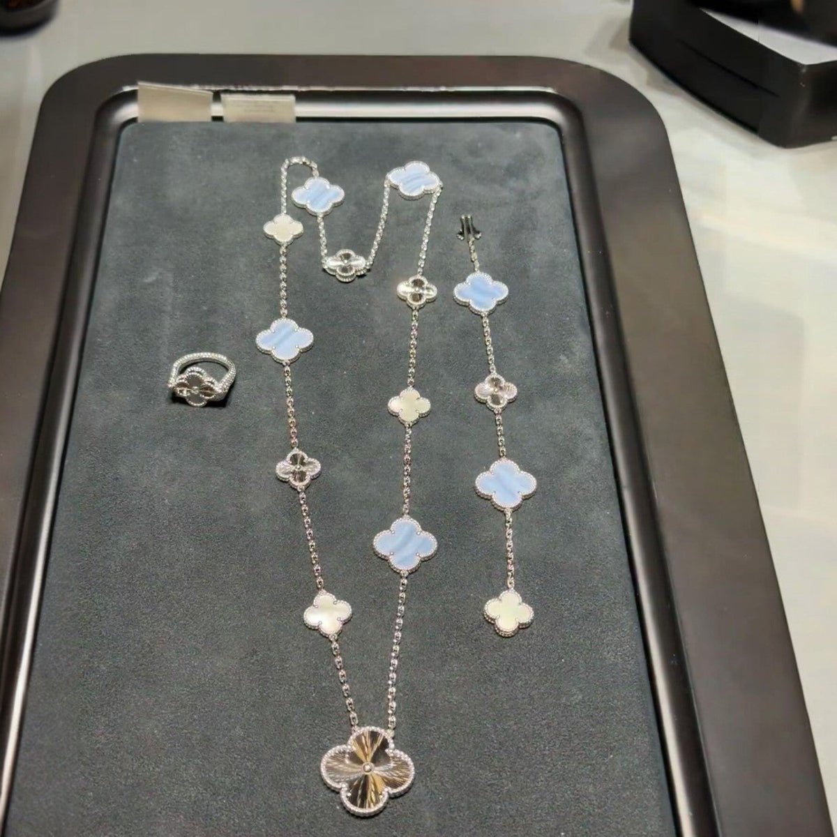[AW]DETACHABLE 15-MOTIF CLOVER STATEMENT SET - PURPLE CHALCEDONY & LASER