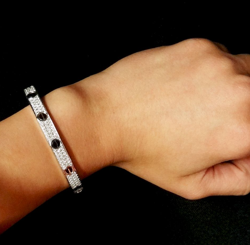 [AW]CLASSIC 6.1MM LOVE BANGLE - DIAMOND PAVÉ & BLACK CERAMIC